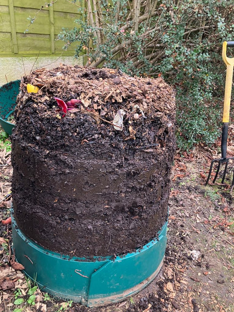 Taking compost from the Green Johanna